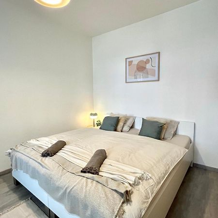 The Elite Suite Downtown 2- Bedroom Apt Ac & Garage Parking Bratislava Buitenkant foto