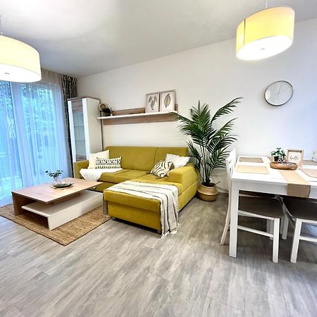 The Elite Suite Downtown 2- Bedroom Apt Ac & Garage Parking Bratislava Buitenkant foto