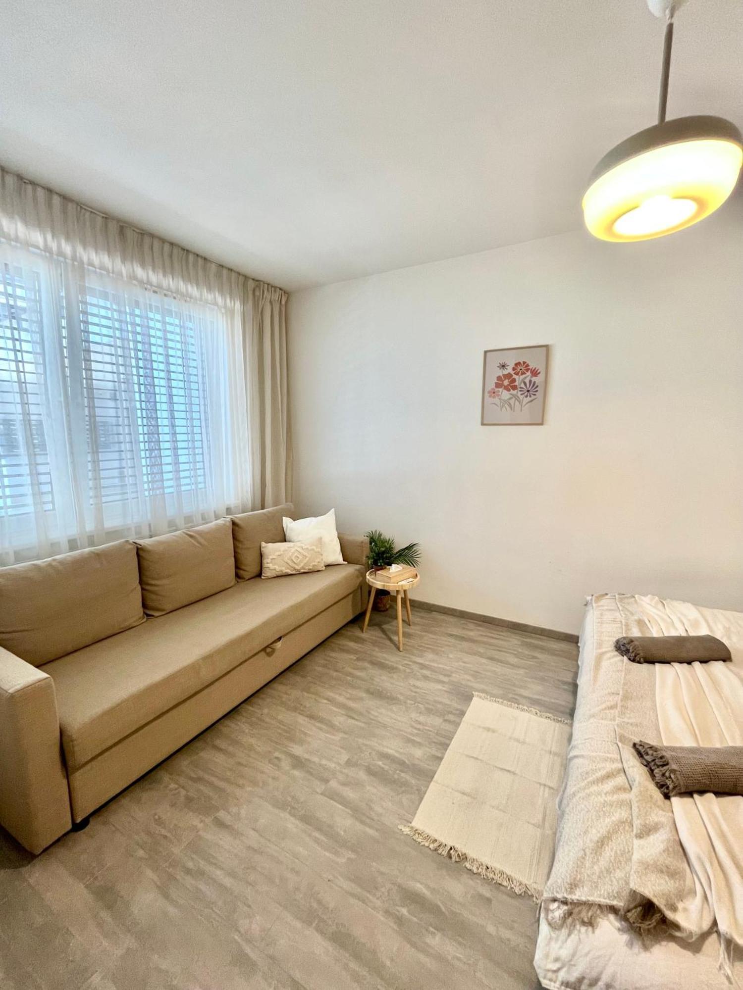 The Elite Suite Downtown 2- Bedroom Apt Ac & Garage Parking Bratislava Buitenkant foto