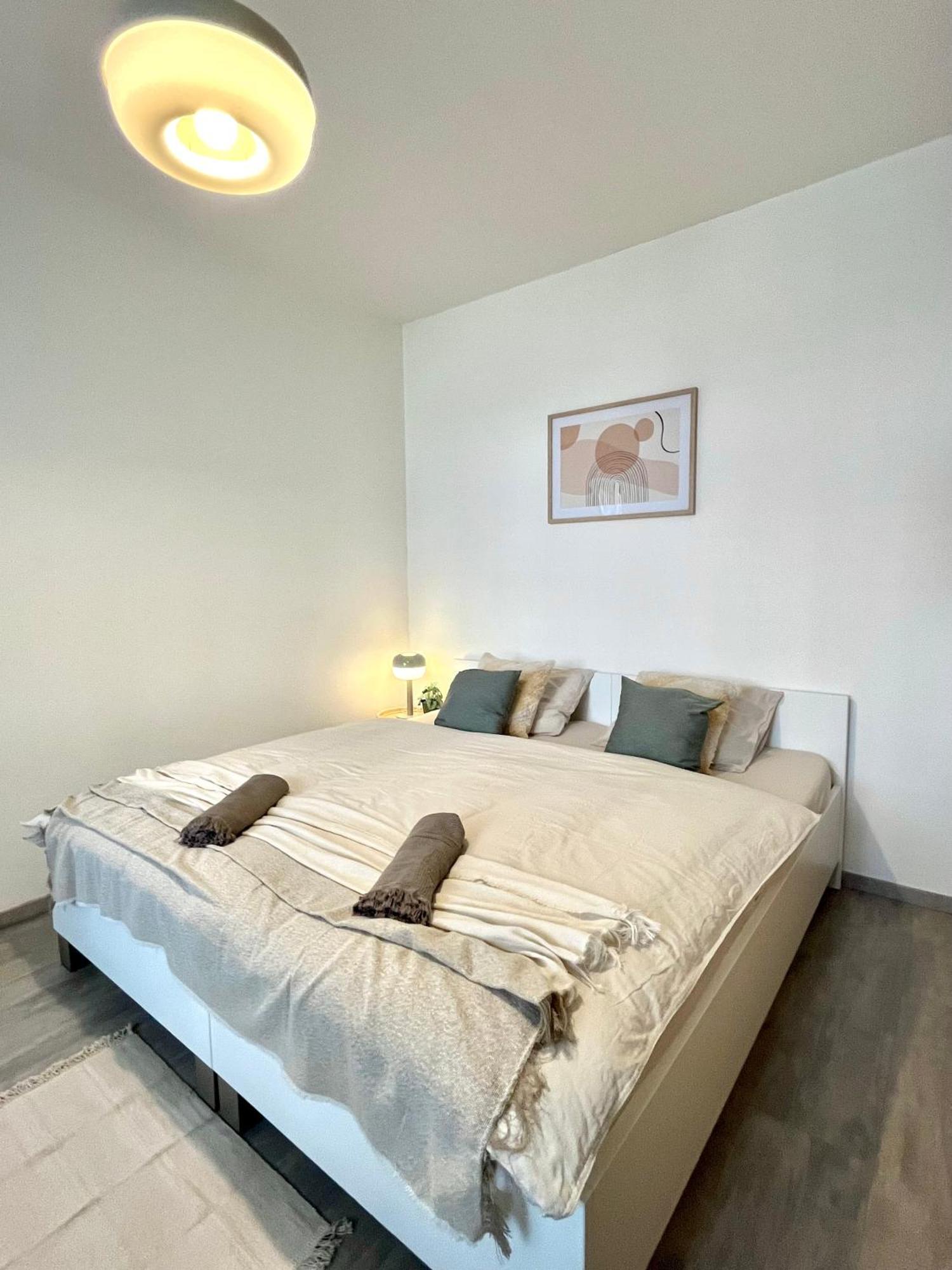 The Elite Suite Downtown 2- Bedroom Apt Ac & Garage Parking Bratislava Buitenkant foto